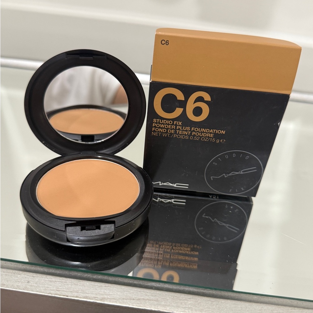 MAC Cosmetics Studio Fix Powder Foundation powder  C6